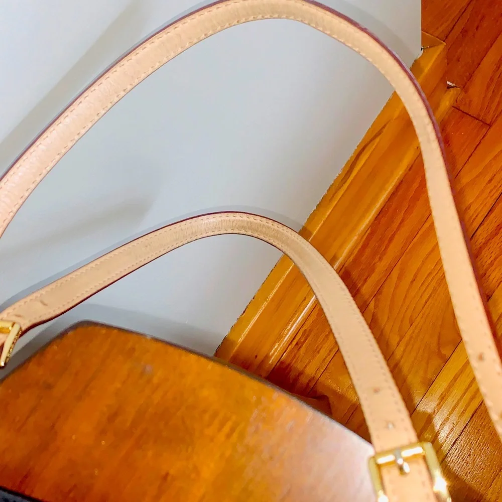 Michael Kors Leather Tote/ Shoulder Bag. - Picture 5 of 11